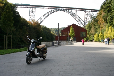 Vespa LX 50 2T_Müngstener Brücke